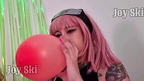 בן דוד אומר, יום הולדת שמח! בואו נשפשף את התחת שלנו עם בלונים במסיבה!