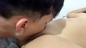 Hermanastros se enamoran del sexo y follan en diferentes posiciones - porno en espanol