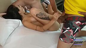 mulher de programa depois da balada vai fuder com dois colocando as duas rolas em seus buracos quentes assista no red