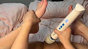 i show my feet while cumming