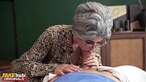 Luana Costa, la tgirl, contrasta satisfacción con follada culo intensa con máquina