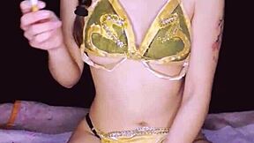 Bonneyuwu Dances as Sexy Leia in Star Wars Cosplay!