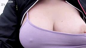 Rocio kiusoittelee isoilla tisseillä aamukävelyllä ulkona 😍