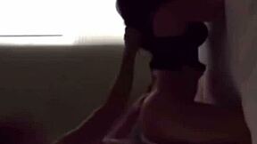 pareja liberal explores open relationship dynamics