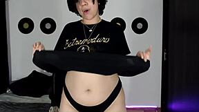 Hot Girl Performs Seductive Tease on Cam