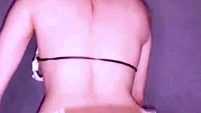 Bonneyuwu Dances as Sexy Leia in Star Wars Cosplay!