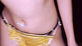 Bonneyuwu Dances as Sexy Leia in Star Wars Cosplay!