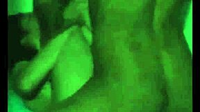 pareja liberal explores open relationship dynamics