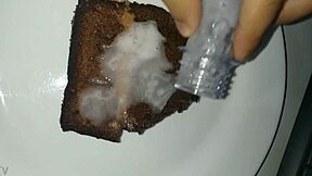 Bolo com porra in blowbang bukkake.