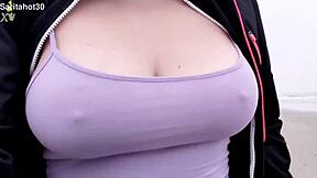 朝の野外散歩でロシオ巨乳チラ見せ誘惑😍