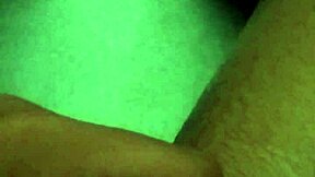 Masturbandome en la banera con mi gran verga