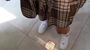 hey, profesor y estudiante sneak into colegio bathroom for quick action!