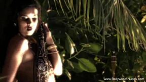 Bollywood Naked Babe Dancing
