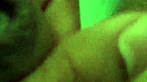 Masturbandome en la banera con mi gran verga