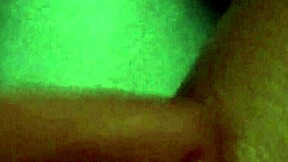 Masturbandome en la banera con mi gran verga