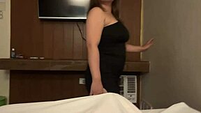 स्टेप ब्रो को इंटेंसली सेड्यूस करती है