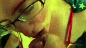 Soție matură dă muie busty cu țâțe mari