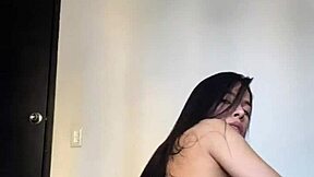 Naked babe dances, moving her big ass and opening asshole for you! Sexy 18 19 yo twerks in high definition.