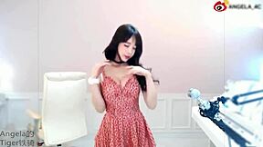 Angela’s tiger dance is pure fire! Check this Chinese beauty move!