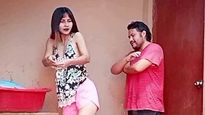 मैं कम्युनिटी लॉन्ड्री में अपने नेबर की मदद करती हूं और यह फेशियल के साथ खत्म होती है