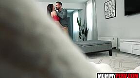 Azgın Üvey Anne, Üvey Baba Seksinden Sonra Üvey Oğlun Sikini İstiyor