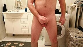 David Neptun boldly jerks off