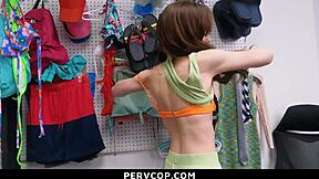 Policista říká teen 18+ že má jen jednu cestu k získání svobody pervcop