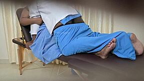 Indijski zdravnik ujet pri jebanju pacienta na skriti kameri