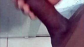 a rola enorme grande e grossa do negorubi