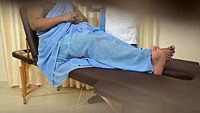 Indisk læge fanget i at kneppe patient på skjult cam