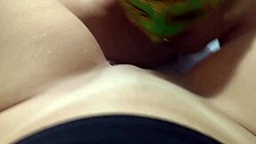 corno viado tomando a porra do amigo que gozou na buceta da sua esposa