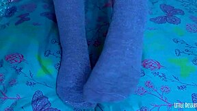 teeny latina babe masturbates with glass dildo on shaved pussy painted nails