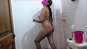 Horny 18-year-old latina bathes in pool