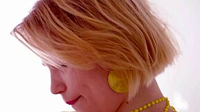 young cutie idylla is smashing her tight