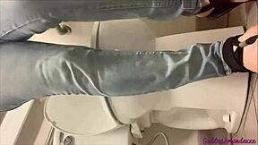 giving my hot pee from curvy body