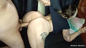 Fiquei Sozinha com Meu Meio-Irmão e Ele Arrasou Minha Bucetinha Apertada