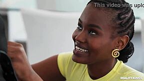 me exibi para meu daddy depois que ele me mandou um presentinho