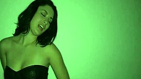 작은 가슴 페티트 젊은 틴들 하드코어 섹스 블로잡 핸들?