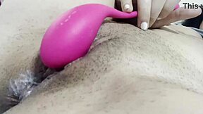 Eu Me Masturbo no Banheiro Público Quando Não Há Ninguém