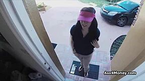 I deliver pizza and get blowjob for money in hardcore reality