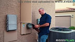 Huge Boobs Gamer Girl Slams Repair Guy Hard