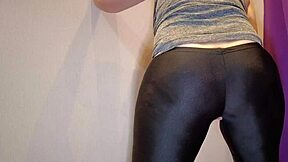Homemade video of mature bbw wetting her leggings
