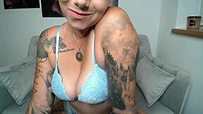 Check out these teen feet in socks, so fetishy.