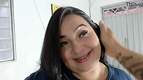 La puta de mi madrastra siempre sabe como ponerme cachondo 😏