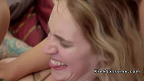 Par dominerer og knepper varm blondine bundet i BDSM