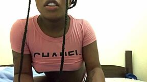 عاهرة شابة 18+ تقود جلسة منفردة حارة