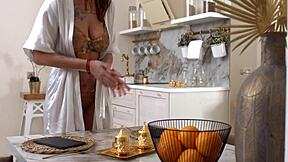 Si že videl sofa weber in mary frost v divjem ffm akciji?