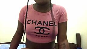 عاهرة شابة 18+ تقود جلسة منفردة حارة