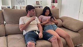 Το κόλπο να κάνεις γλυκιά φοιτήτρια να σου πιπιλίσει το πούτσο σε ραντεβού