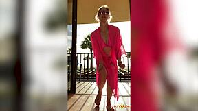 Booty-shaking sunny lane twerks her huge milf ass and masturbates big clit 😍